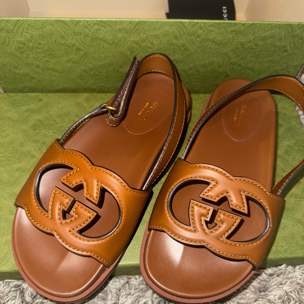 Gucci interlocking G sandals Cuir leather (NWOT)